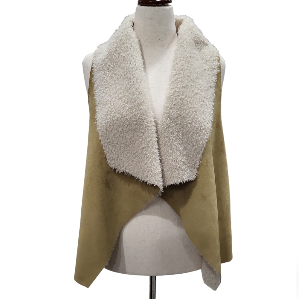 EUC Bass Women's faux fur open vest like new, tan warm